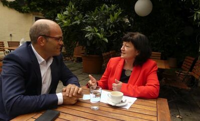 Kandidatin Petra Rietzler mit dem SPD-Kreisvorsitzenden Tobias Volz