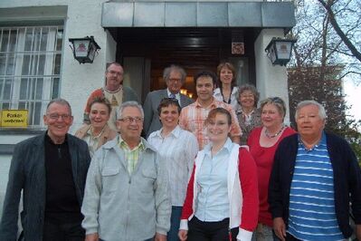 ein teil der Kandidaten vor dem Tagungslokal "las Tapas"