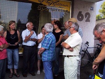 Diskussion mit Anwohnern der Feldstrasse Bild: M. Bassler